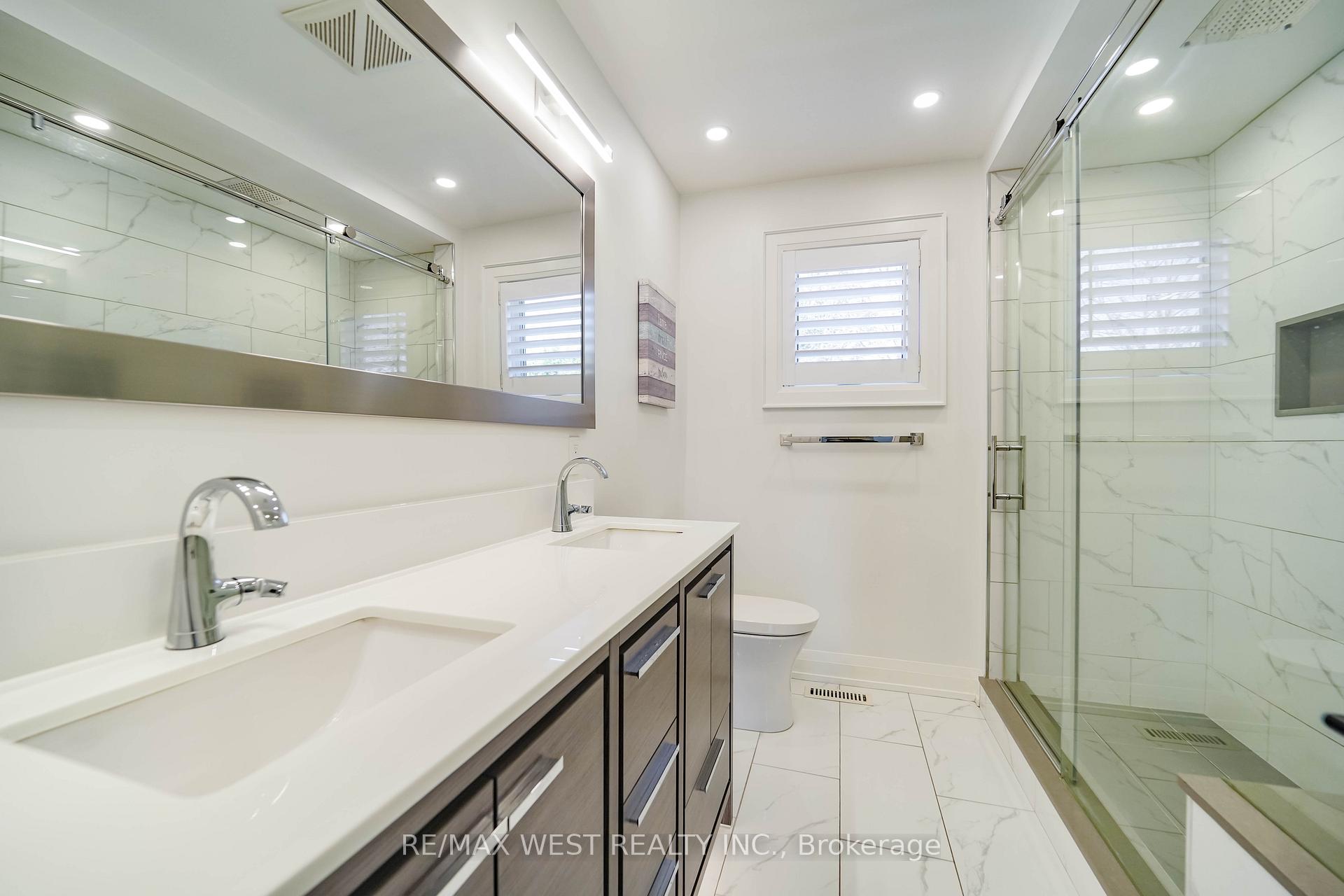 Photo 12 of 108 Poplar Heights Drive, Etobicoke, Edenbridge-Humber Valley — HOMEH