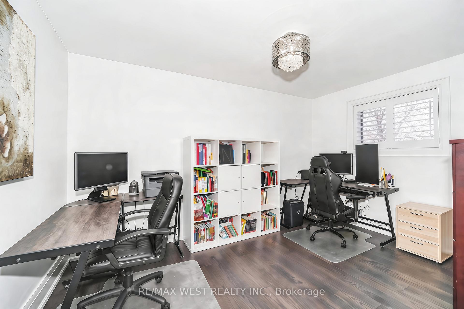 Photo 16 of 108 Poplar Heights Drive, Etobicoke, Edenbridge-Humber Valley — HOMEH