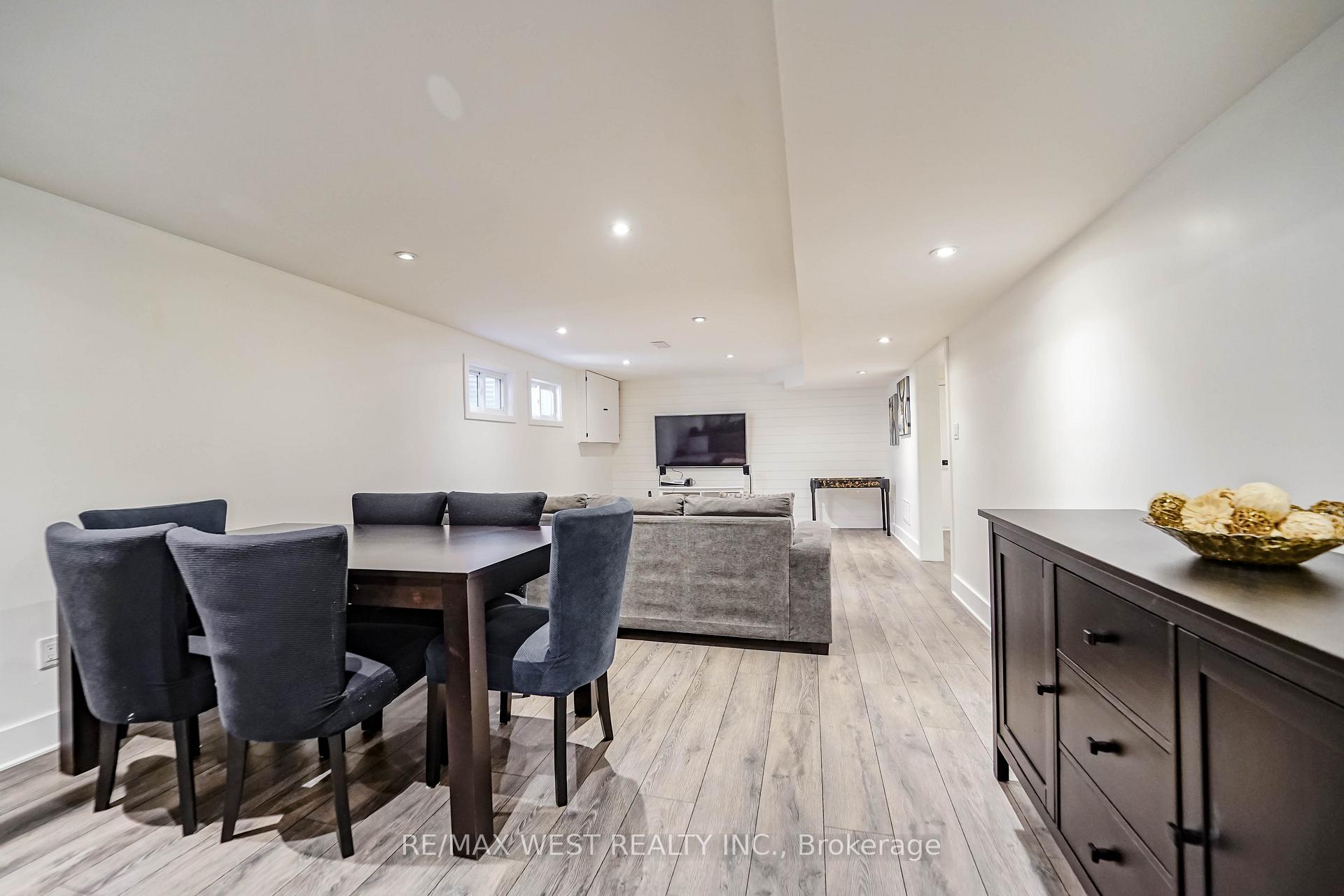 Photo 17 of 108 Poplar Heights Drive, Etobicoke, Edenbridge-Humber Valley — HOMEH