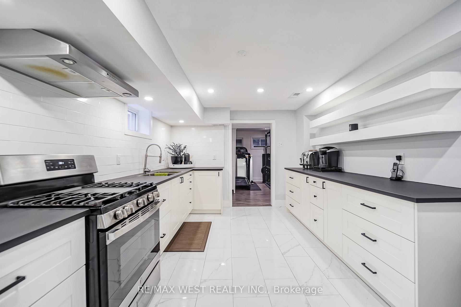 Photo 19 of 108 Poplar Heights Drive, Etobicoke, Edenbridge-Humber Valley — HOMEH