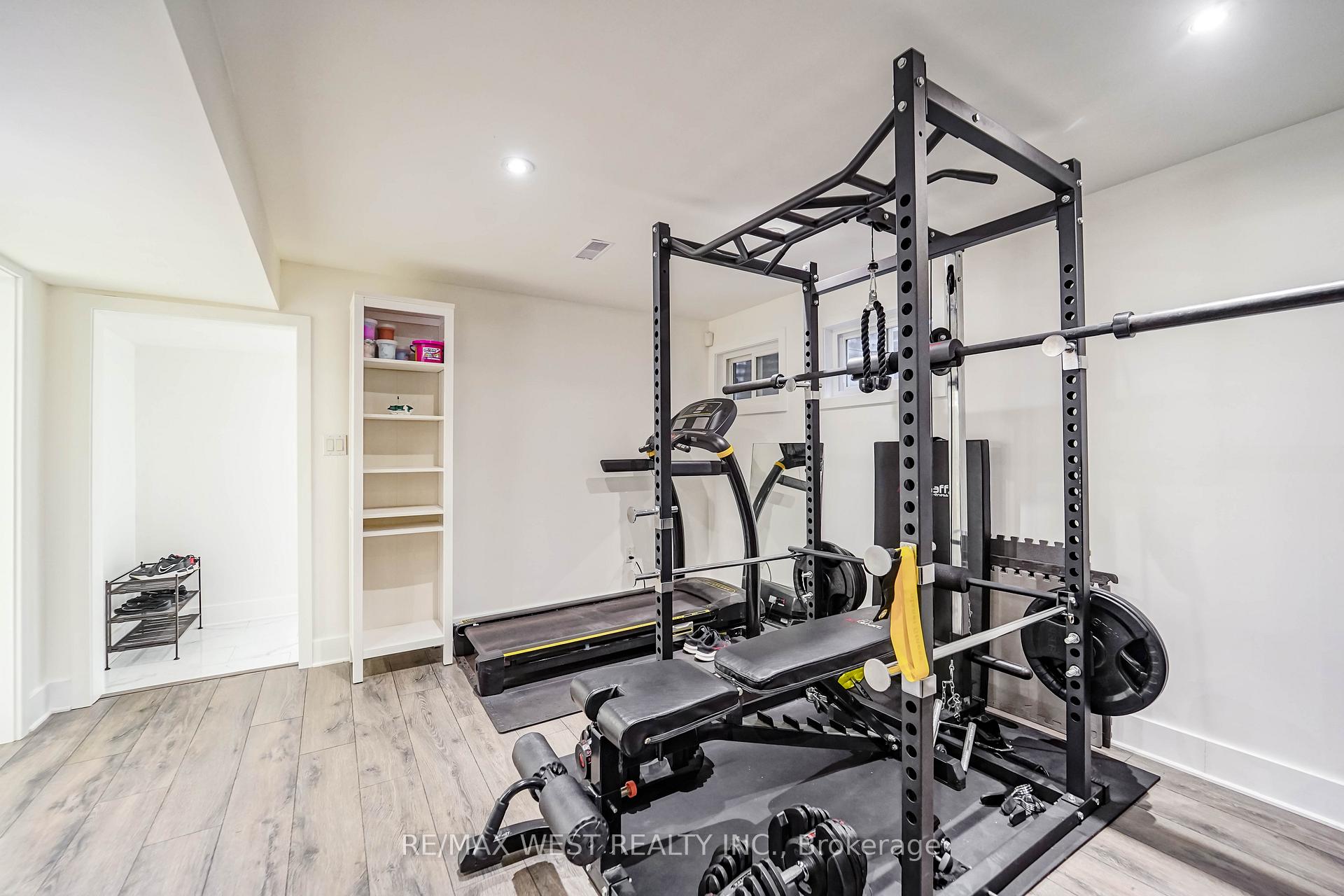 Photo 21 of 108 Poplar Heights Drive, Etobicoke, Edenbridge-Humber Valley — HOMEH