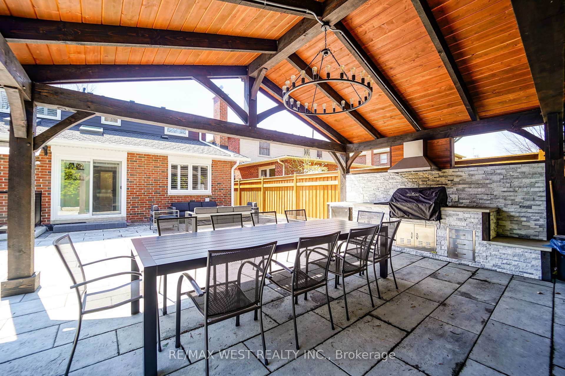 Photo 22 of 108 Poplar Heights Drive, Etobicoke, Edenbridge-Humber Valley — HOMEH