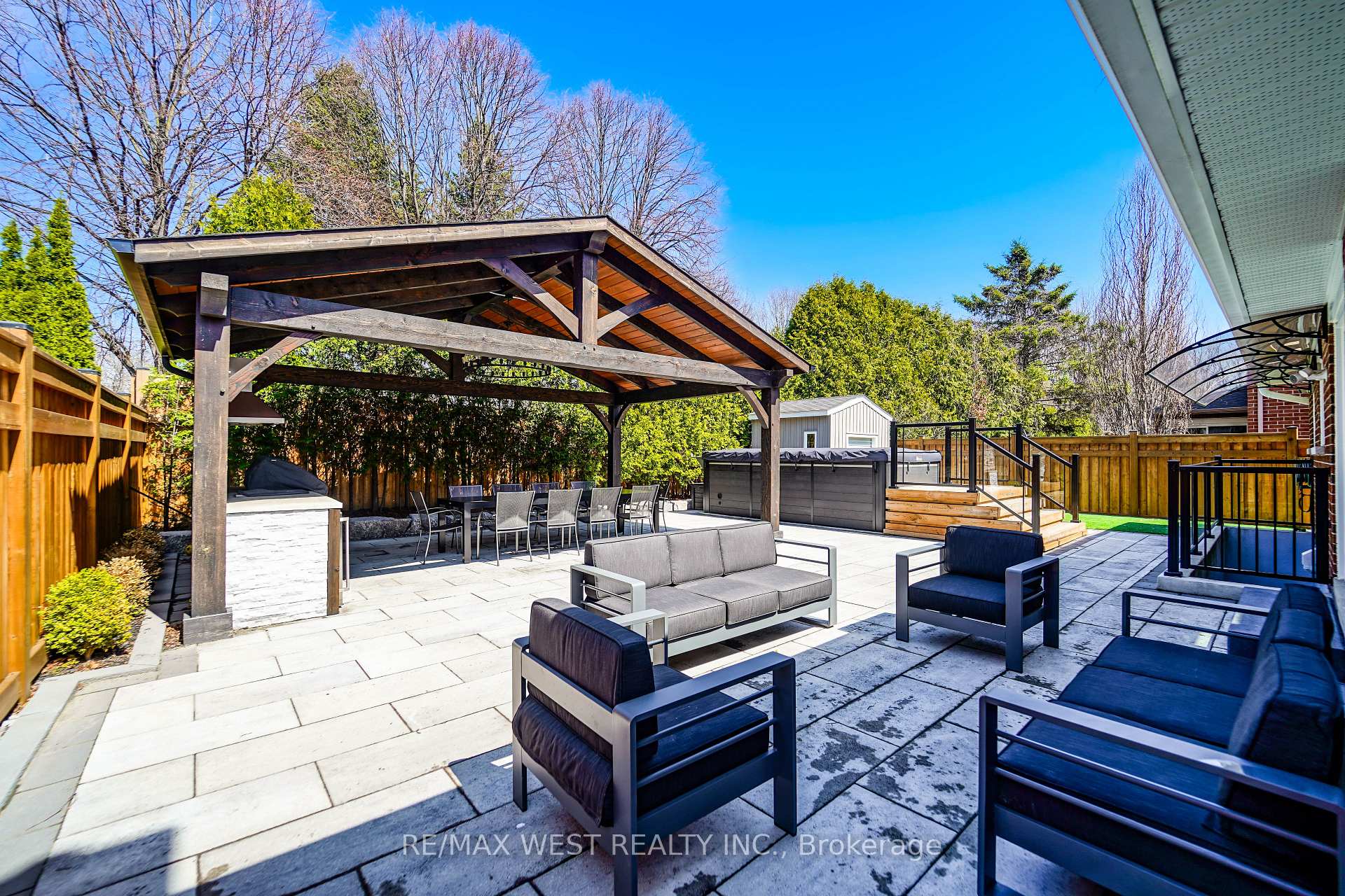 Photo 23 of 108 Poplar Heights Drive, Etobicoke, Edenbridge-Humber Valley — HOMEH