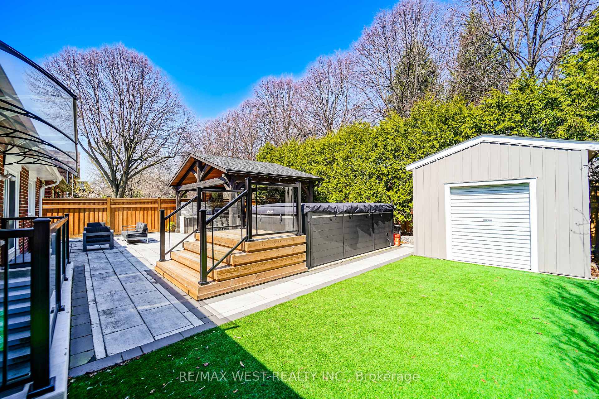 Photo 24 of 108 Poplar Heights Drive, Etobicoke, Edenbridge-Humber Valley — HOMEH