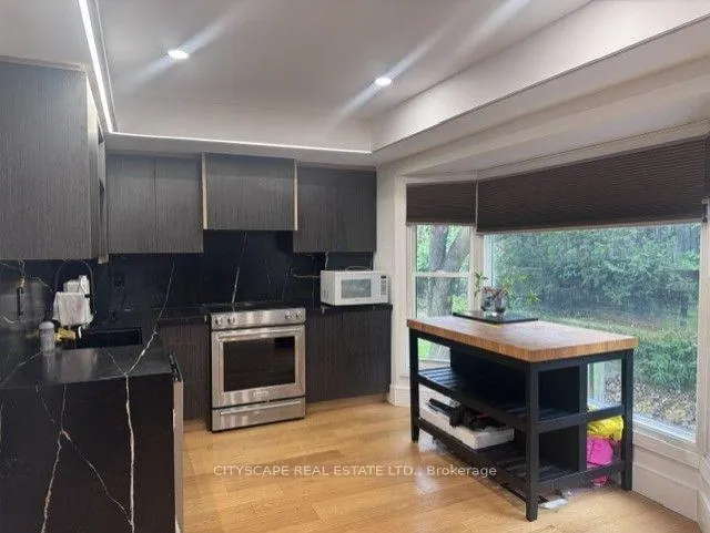 Photo 10 of 30 Tamarack Circle, Etobicoke, Kingsview Village-The Westway — HOMEH