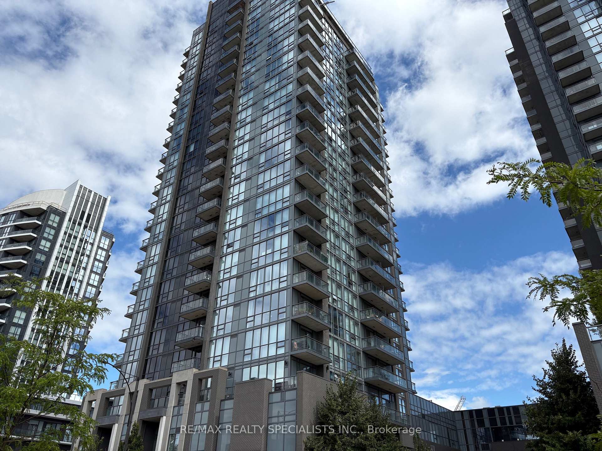 Front of Unit 520, 5033 Four Springs Avenue