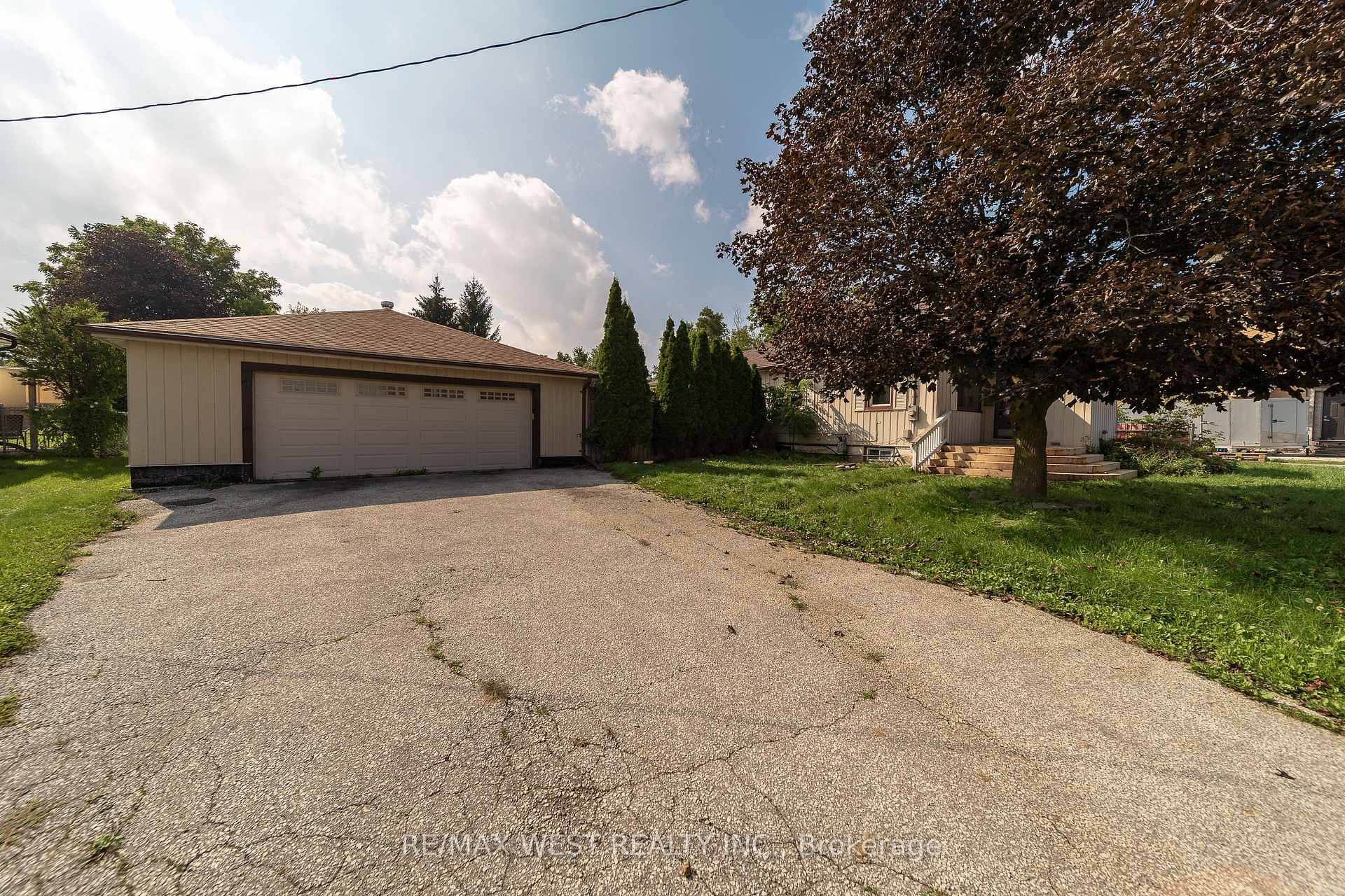 Photo 2 of 7826 Yonge Street, Innisfil, Stroud — HOMEH