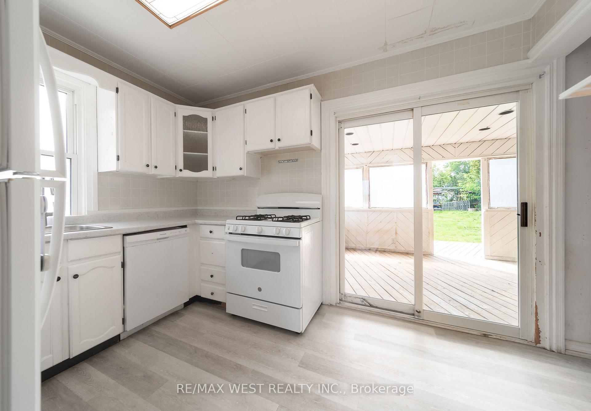 Photo 10 of 7826 Yonge Street, Innisfil, Stroud — HOMEH
