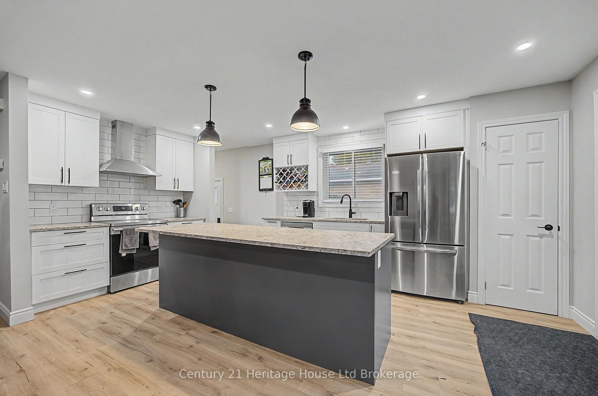 Photo 2 of 34 Centennial Avenue, Tillsonburg — HOMEH