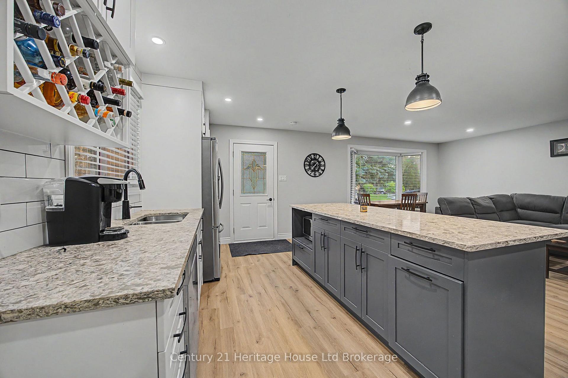 Photo 3 of 34 Centennial Avenue, Tillsonburg — HOMEH