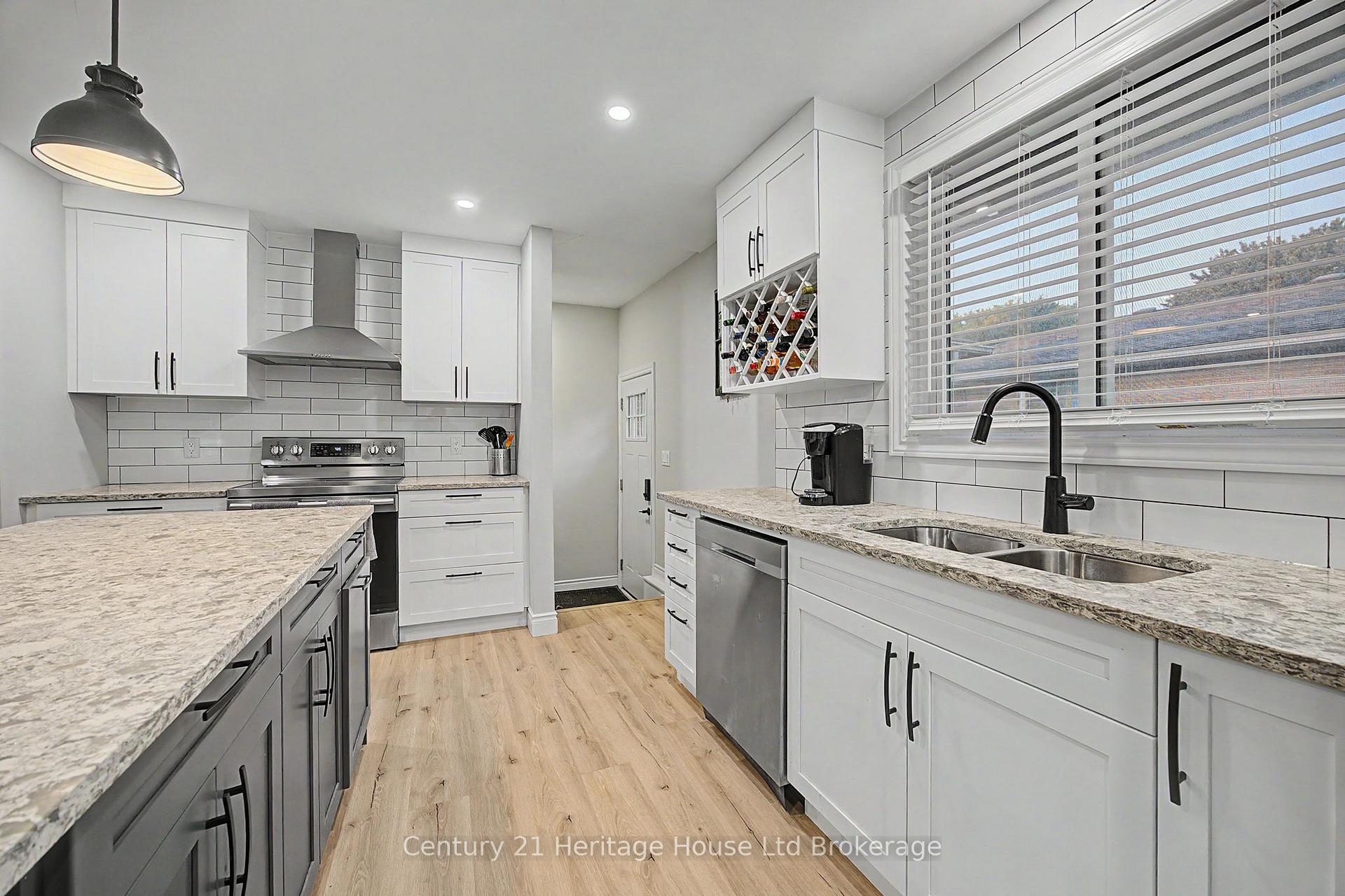 Photo 5 of 34 Centennial Avenue, Tillsonburg — HOMEH