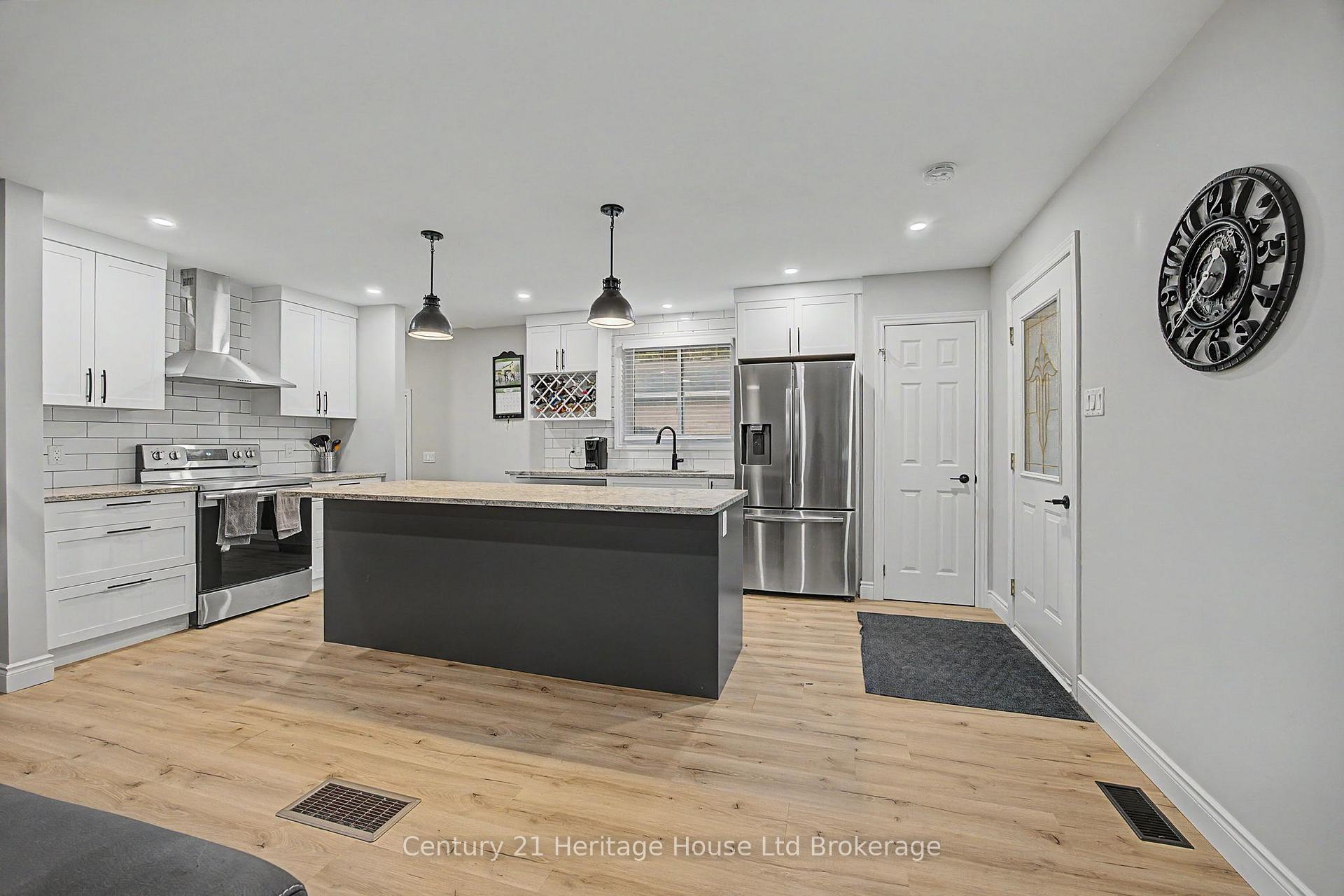 Photo 7 of 34 Centennial Avenue, Tillsonburg — HOMEH