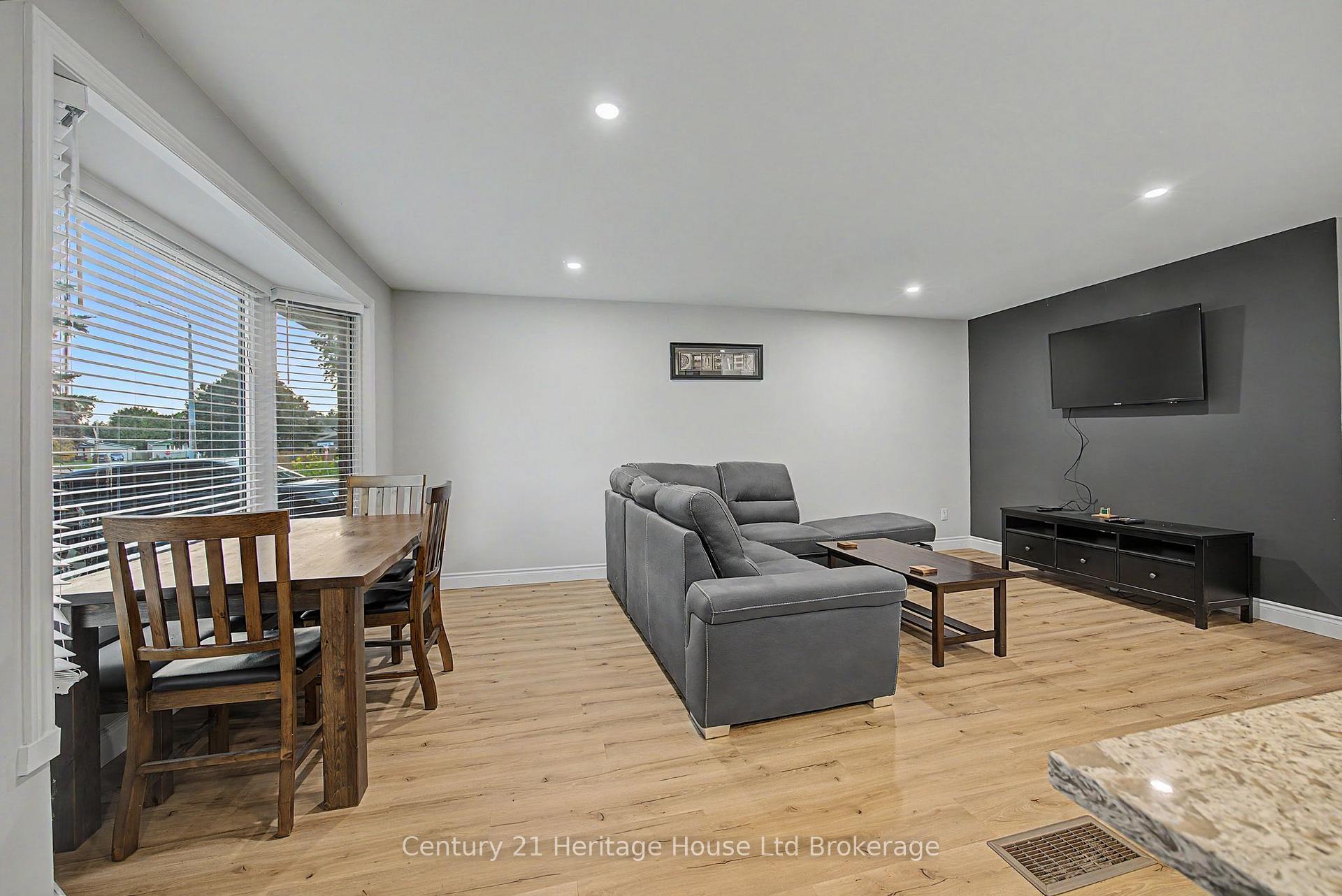 Photo 9 of 34 Centennial Avenue, Tillsonburg — HOMEH