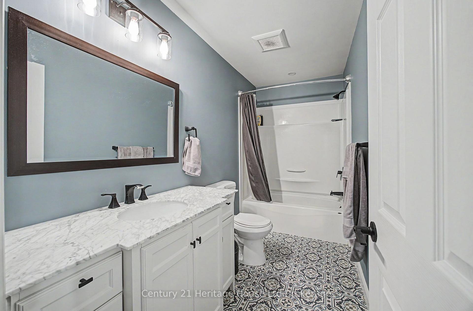 Photo 11 of 34 Centennial Avenue, Tillsonburg — HOMEH