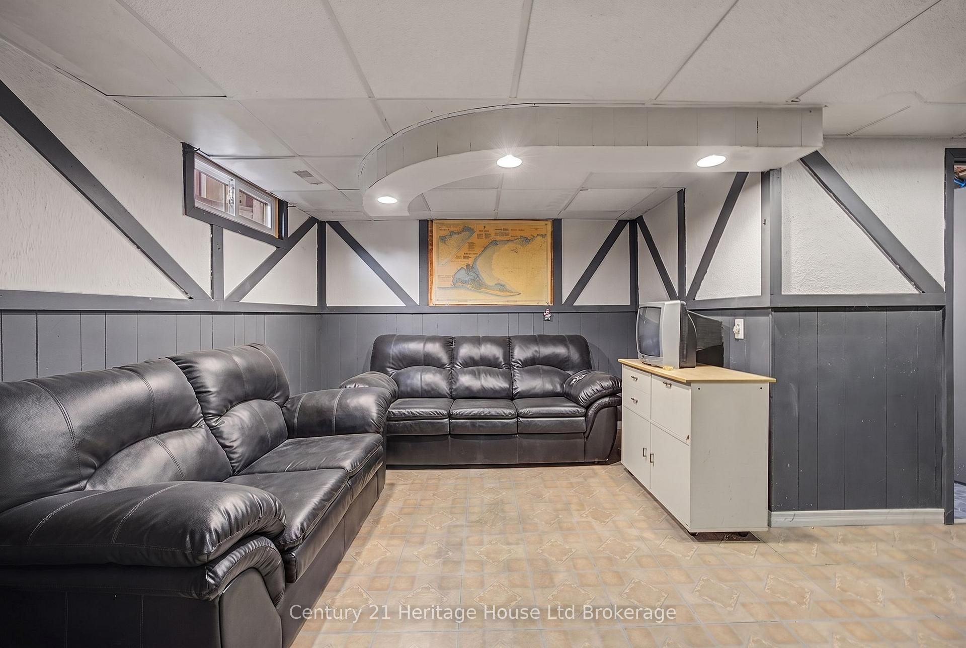 Photo 15 of 34 Centennial Avenue, Tillsonburg — HOMEH