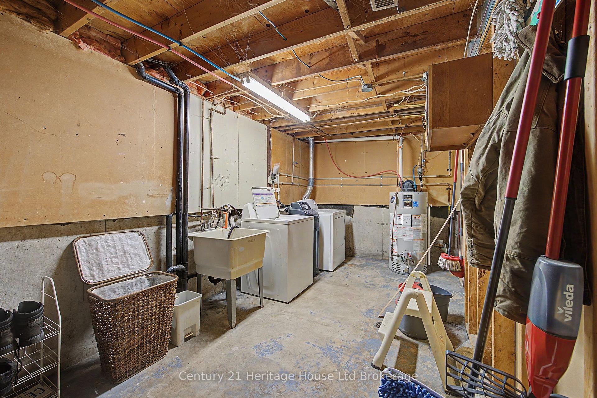 Photo 25 of 34 Centennial Avenue, Tillsonburg — HOMEH