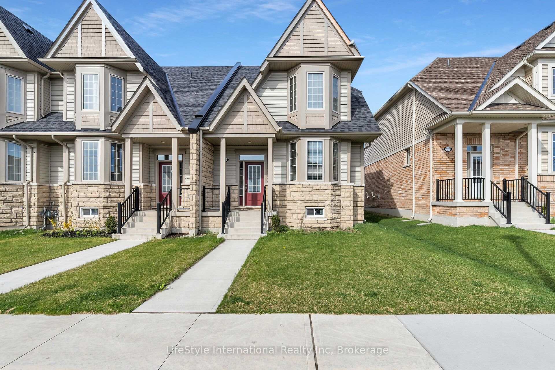 Front of Unit 5, 210 Farley Road W