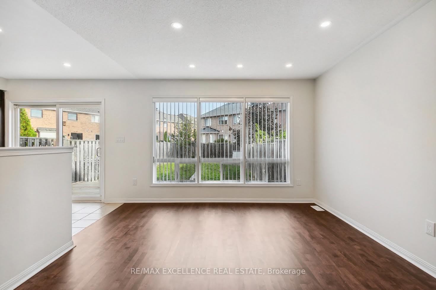 Photo 4 of 2406 Baintree Crescent, Oakville, Westmount — HOMEH