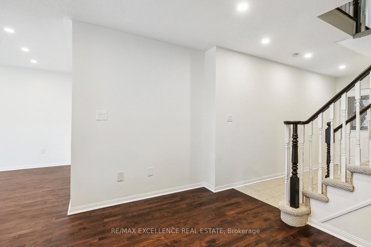 Photo 5 of 2406 Baintree Crescent, Oakville, Westmount — HOMEH