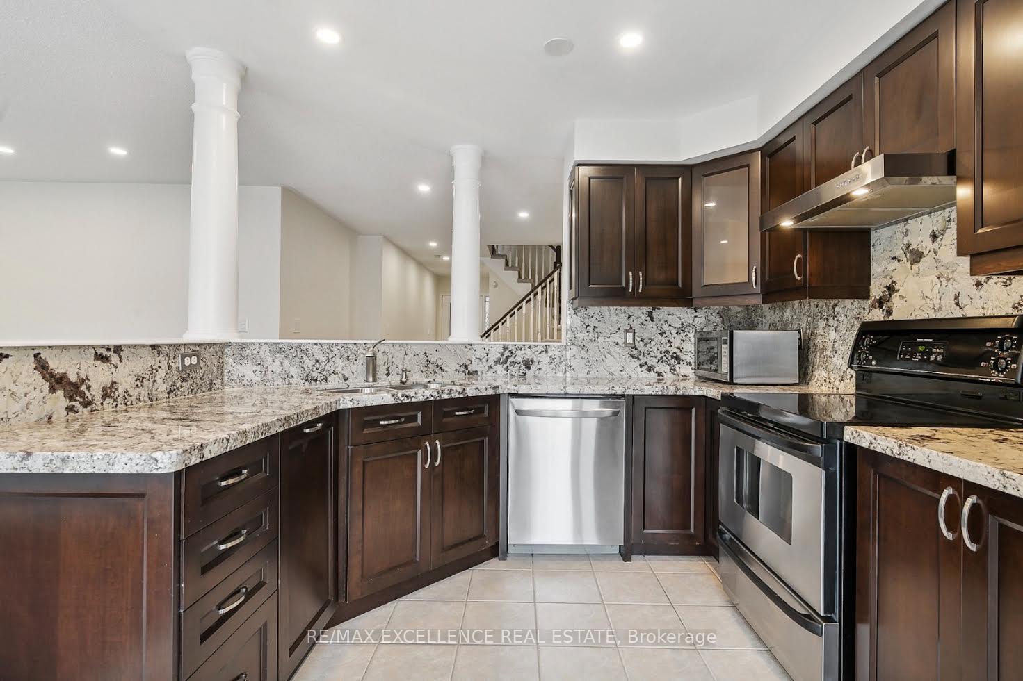 Photo 7 of 2406 Baintree Crescent, Oakville, Westmount — HOMEH