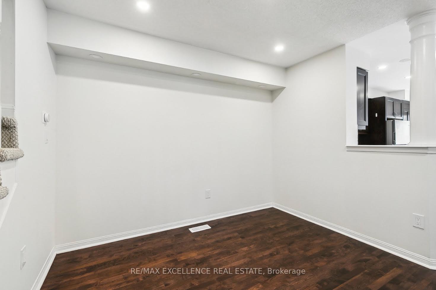 Photo 9 of 2406 Baintree Crescent, Oakville, Westmount — HOMEH