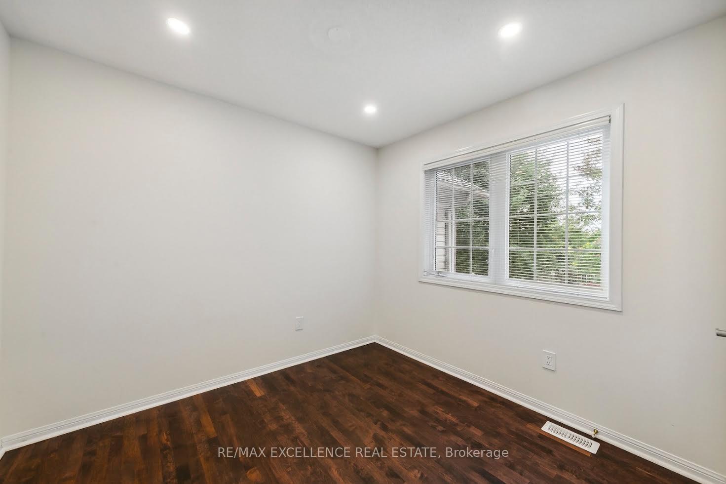 Photo 10 of 2406 Baintree Crescent, Oakville, Westmount — HOMEH