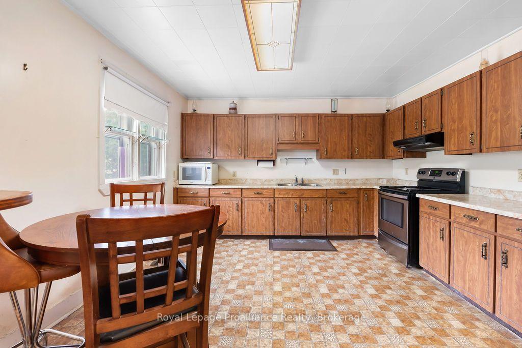 Photo 10 of 294 Moira Street E, Belleville, Belleville Ward — HOMEH