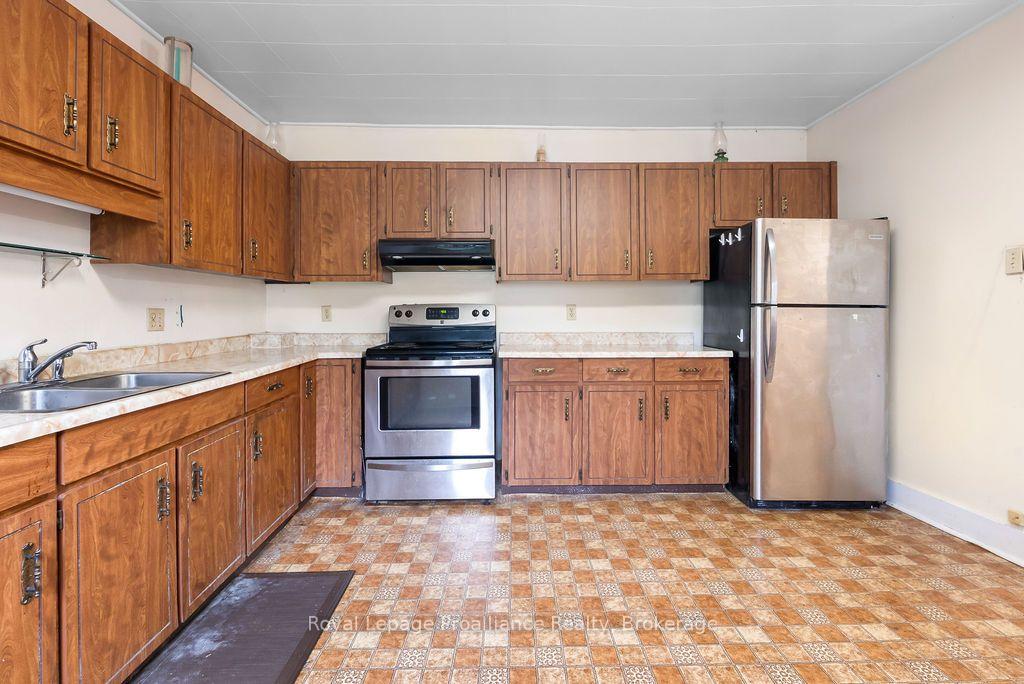 Photo 12 of 294 Moira Street E, Belleville, Belleville Ward — HOMEH