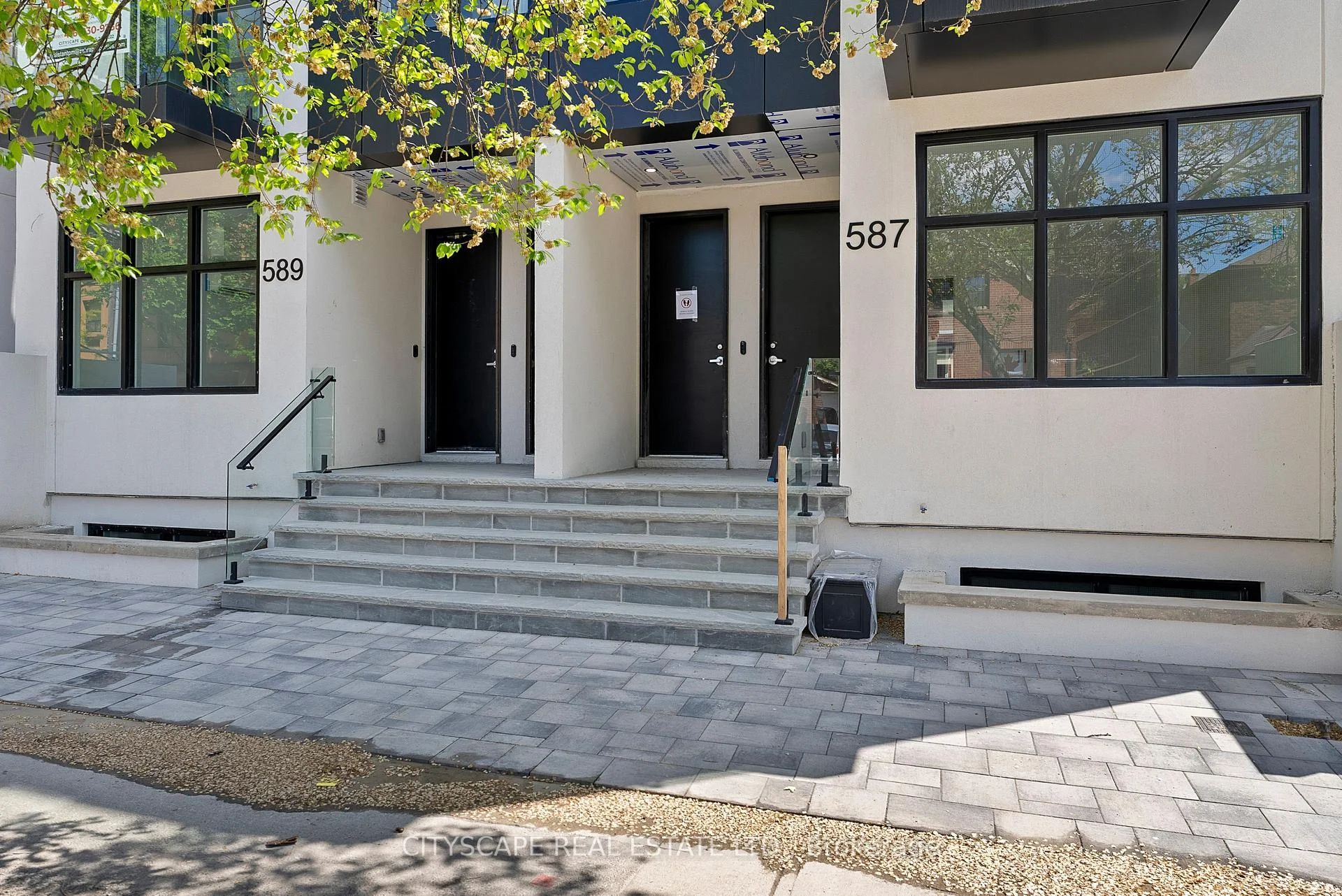 Front of Unit Upper #4, 589 Oakwood Avenue