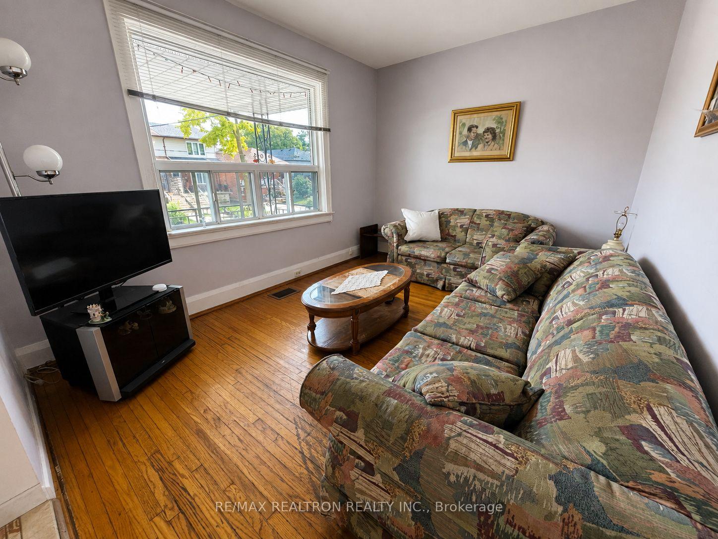 Photo 10 of 442 Northcliffe Boulevard, Toronto, Oakwood Village — HOMEH
