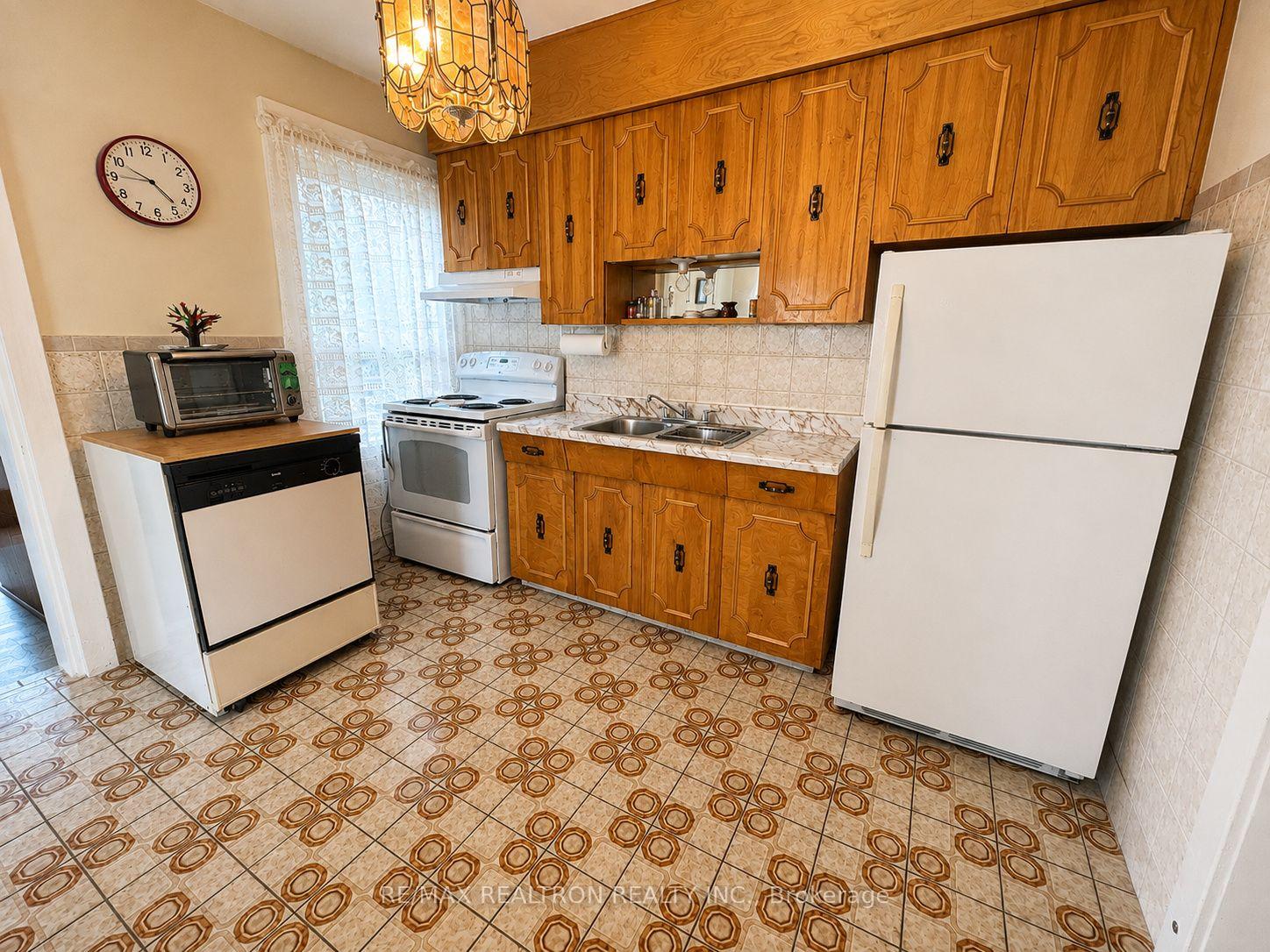 Photo 17 of 442 Northcliffe Boulevard, Toronto, Oakwood Village — HOMEH