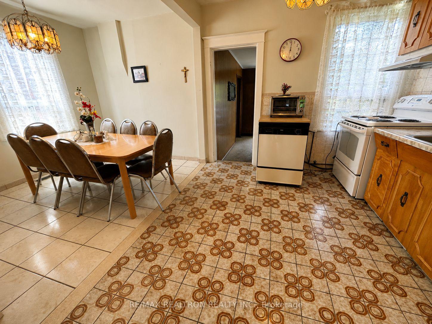 Photo 18 of 442 Northcliffe Boulevard, Toronto, Oakwood Village — HOMEH