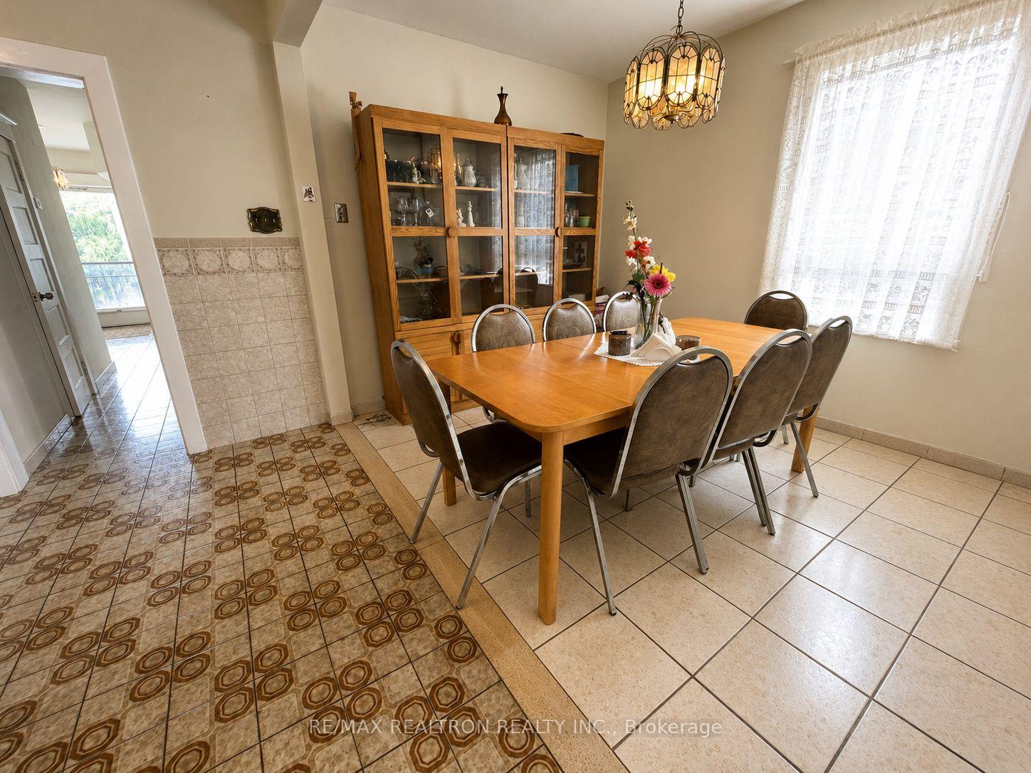 Photo 20 of 442 Northcliffe Boulevard, Toronto, Oakwood Village — HOMEH