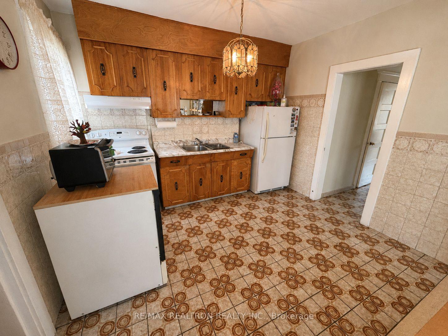 Photo 22 of 442 Northcliffe Boulevard, Toronto, Oakwood Village — HOMEH