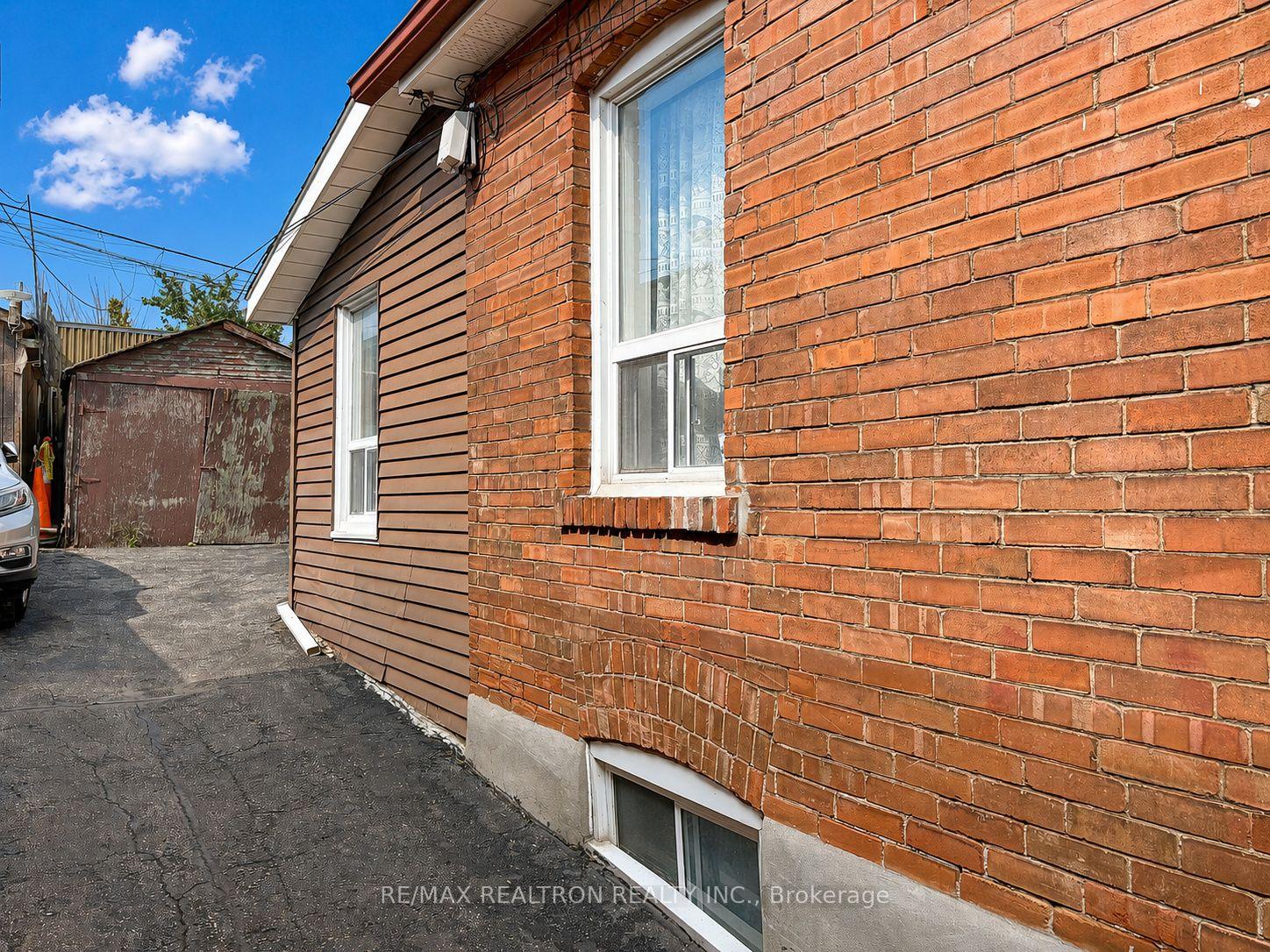 Photo 29 of 442 Northcliffe Boulevard, Toronto, Oakwood Village — HOMEH