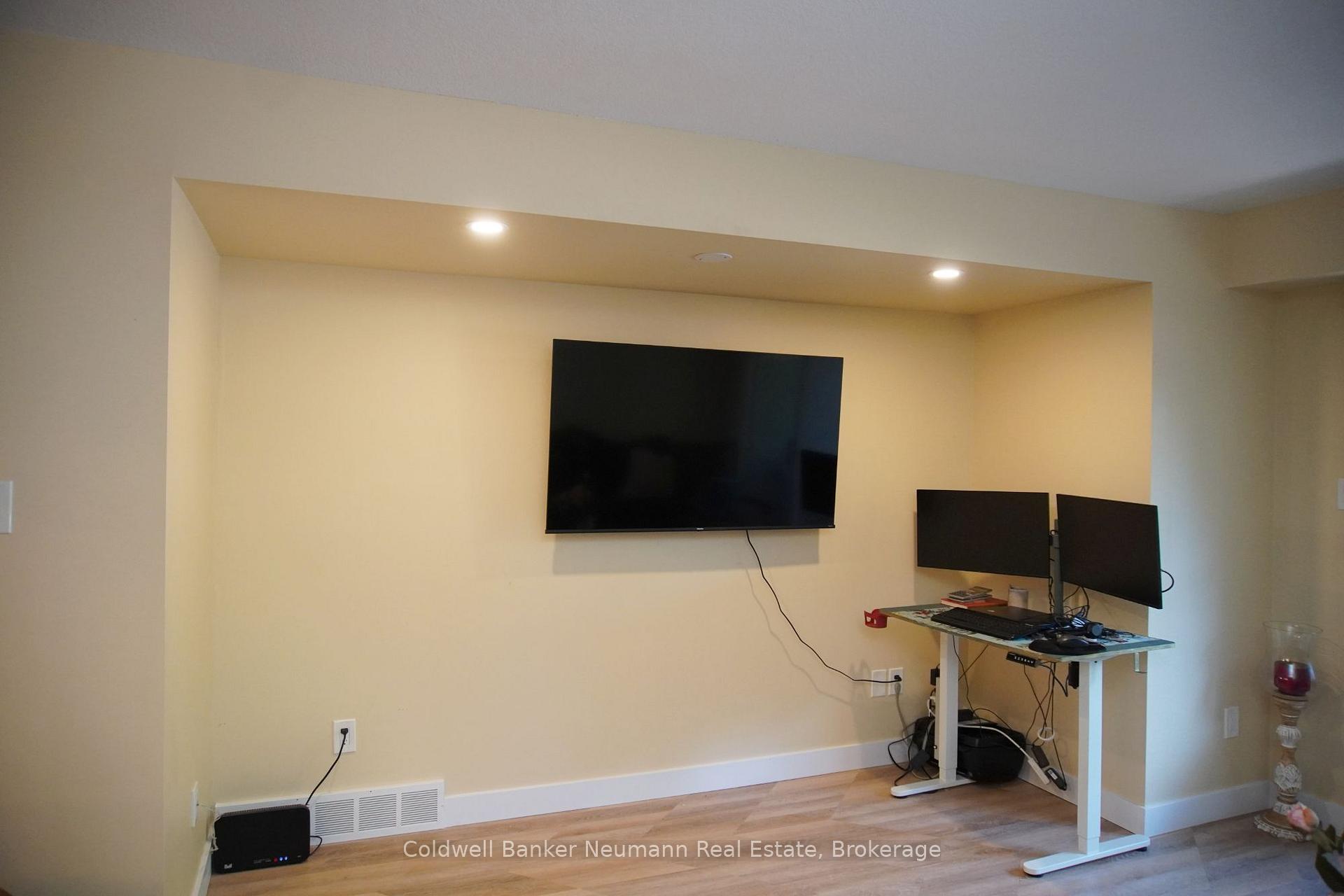 Photo 6 of Unit 101, 119 Water Street, Guelph, Dovercliffe Park/Old University — HOMEH