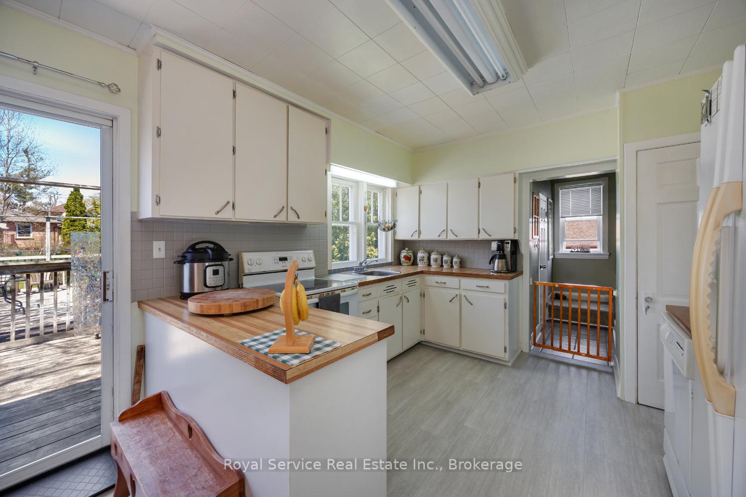 Photo 12 of 210 Shelbourne Street, Peterborough, Northcrest Ward 5 — HOMEH