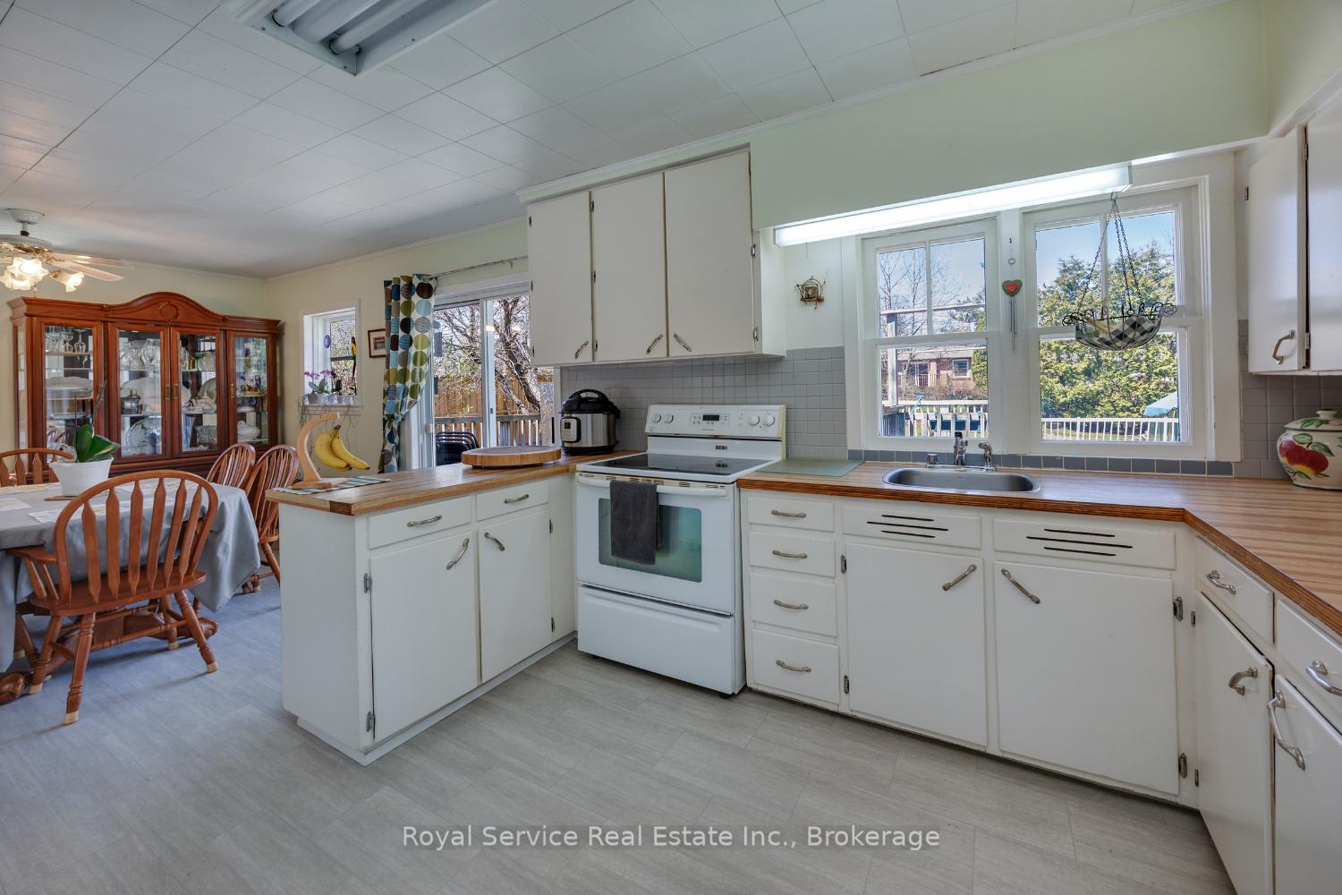Photo 14 of 210 Shelbourne Street, Peterborough, Northcrest Ward 5 — HOMEH