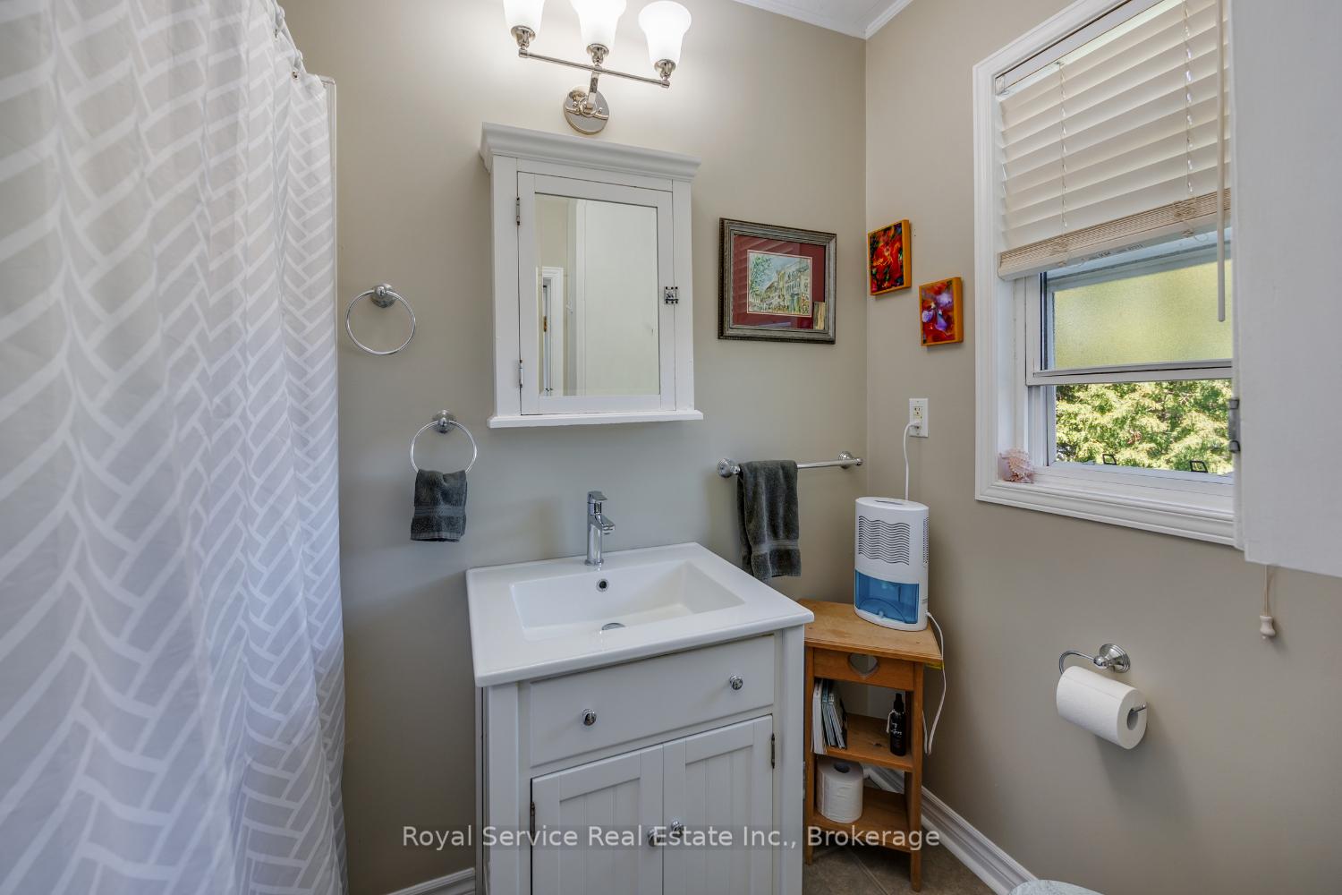 Photo 16 of 210 Shelbourne Street, Peterborough, Northcrest Ward 5 — HOMEH