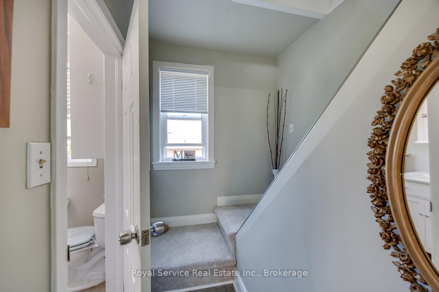 Photo 17 of 210 Shelbourne Street, Peterborough, Northcrest Ward 5 — HOMEH