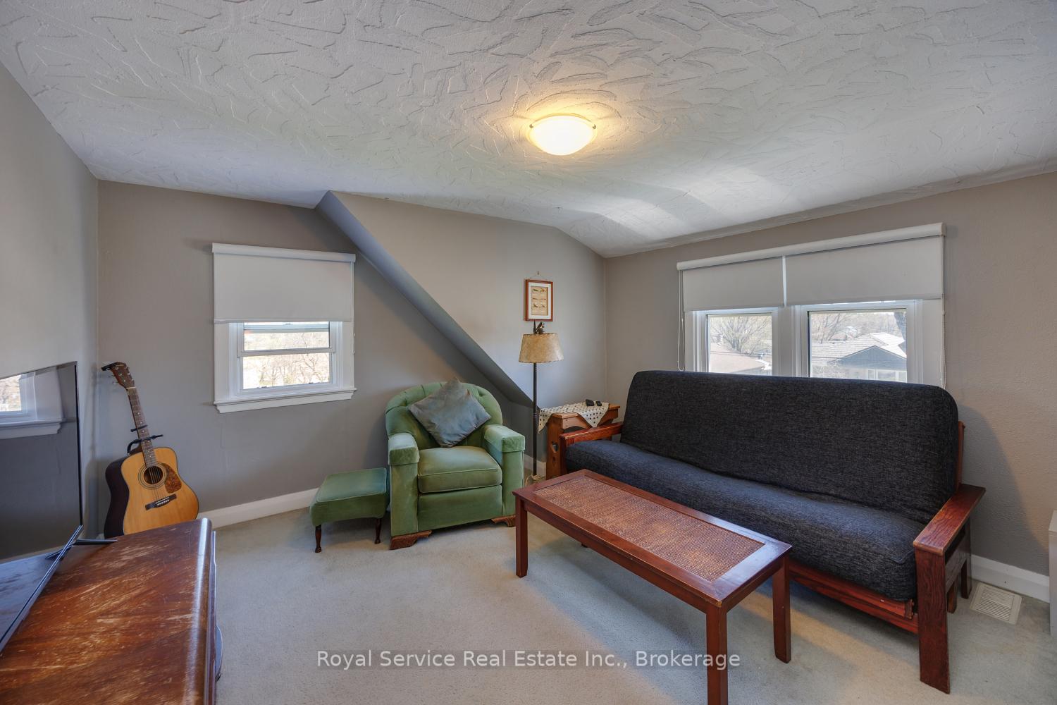 Photo 23 of 210 Shelbourne Street, Peterborough, Northcrest Ward 5 — HOMEH