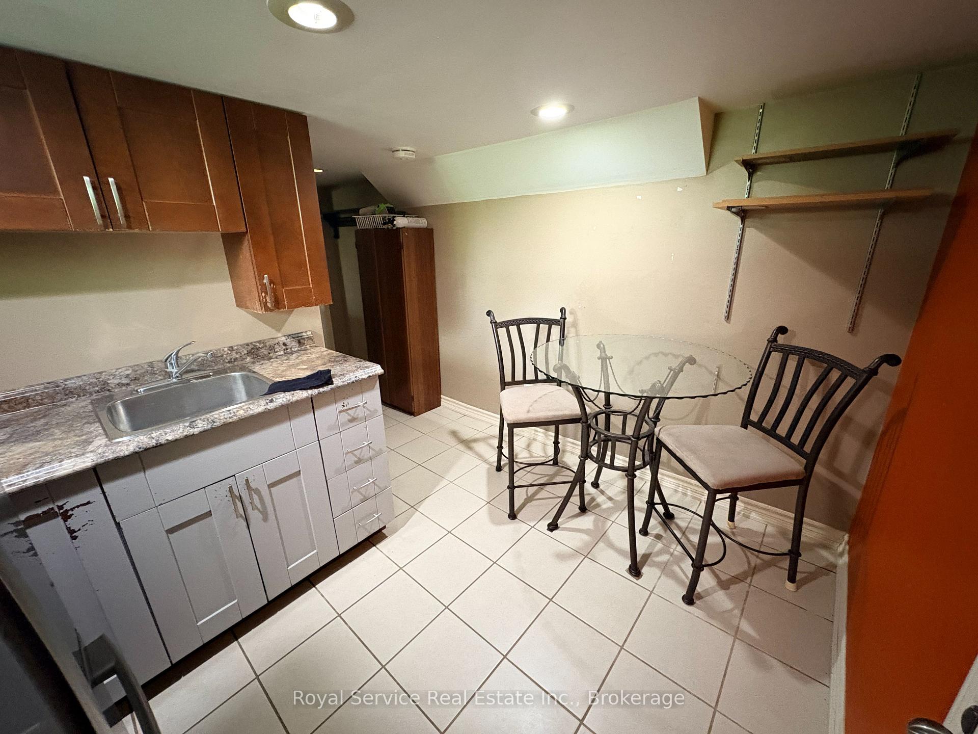 Photo 26 of 210 Shelbourne Street, Peterborough, Northcrest Ward 5 — HOMEH