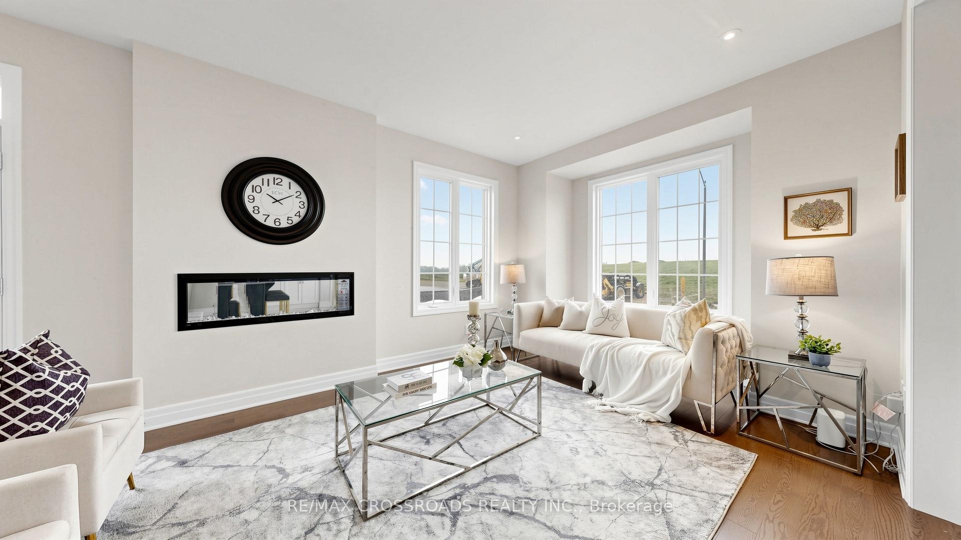 Photo 4 of 347 Berczy Green Drive, Markham, Rural Markham — HOMEH