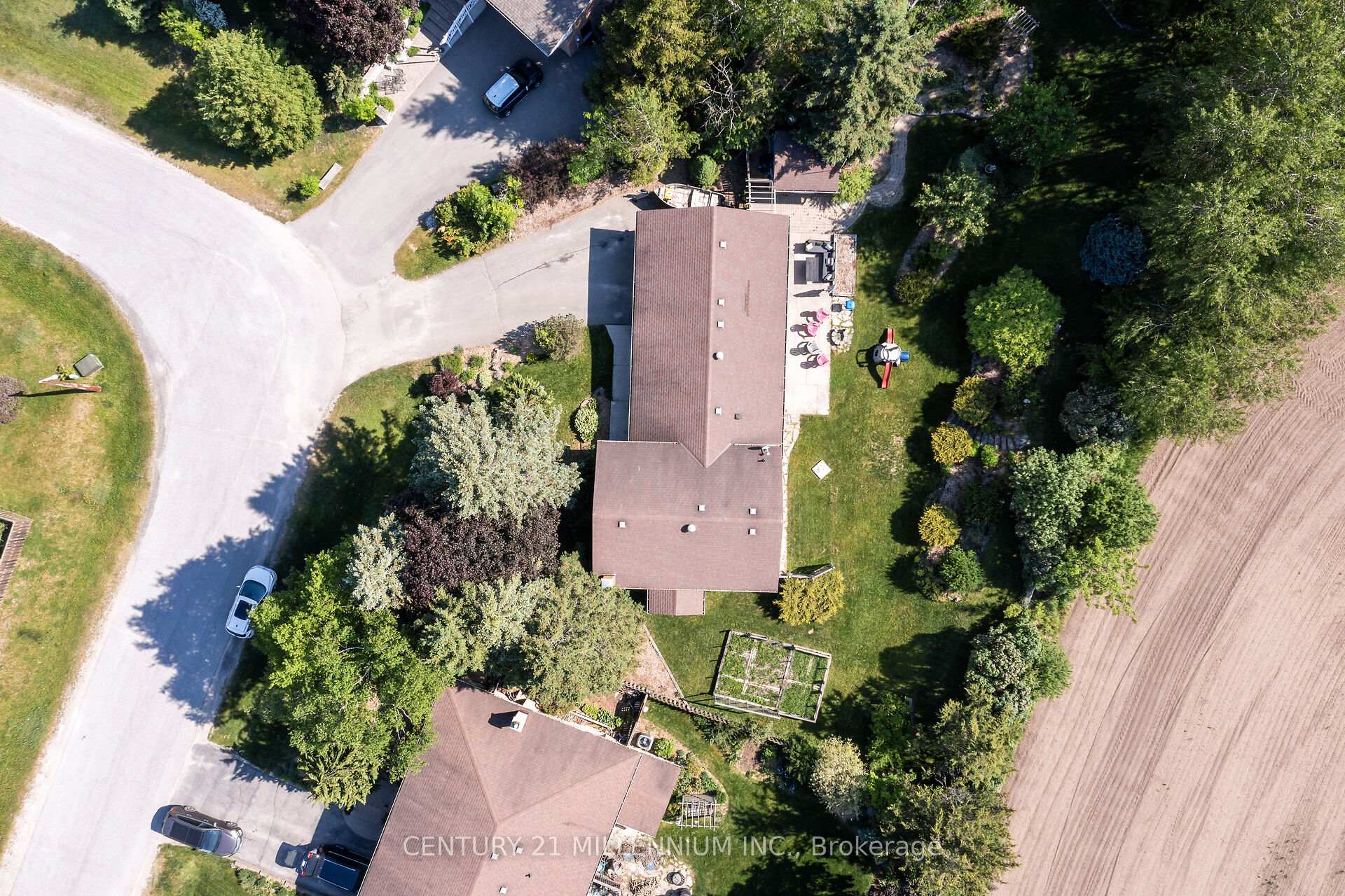 Photo 2 of 41 Douglas Crescent, Erin, Rural Erin — HOMEH
