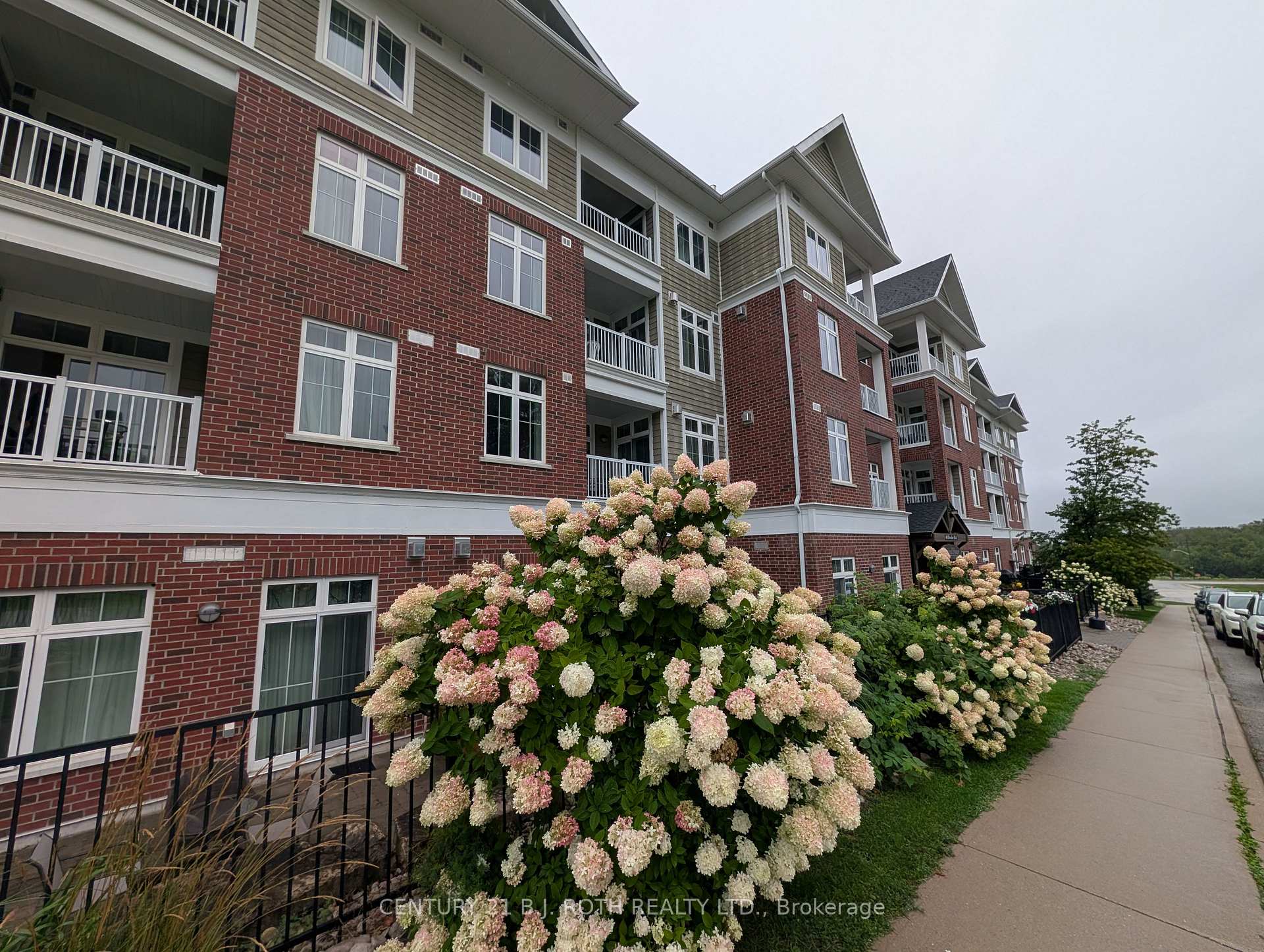 Photo of Unit 302, 40 Horseshoe Boulevard