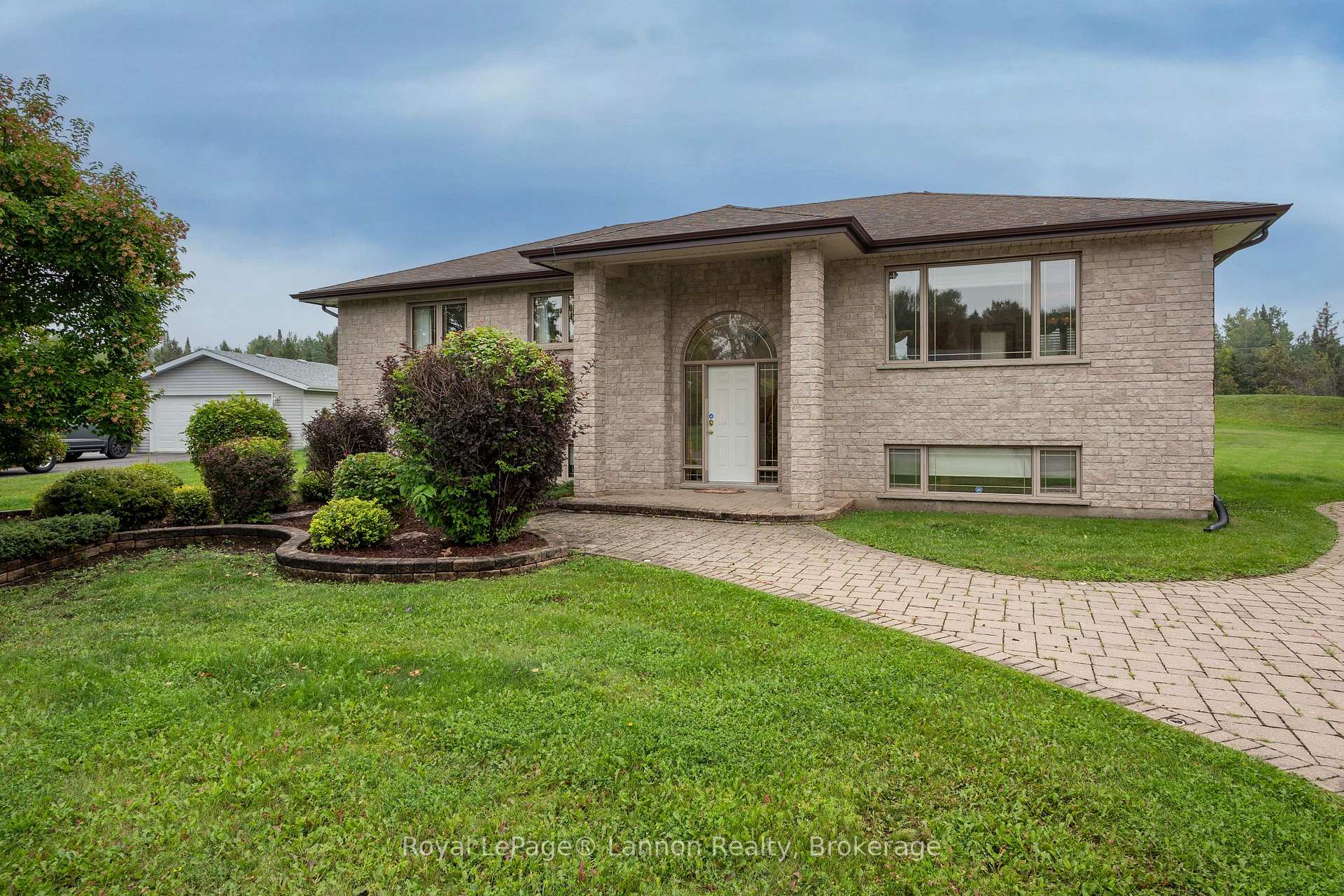 Photo 2 of 2196 Falconcrest Drive, Thunder Bay, Riverdale Road — HOMEH