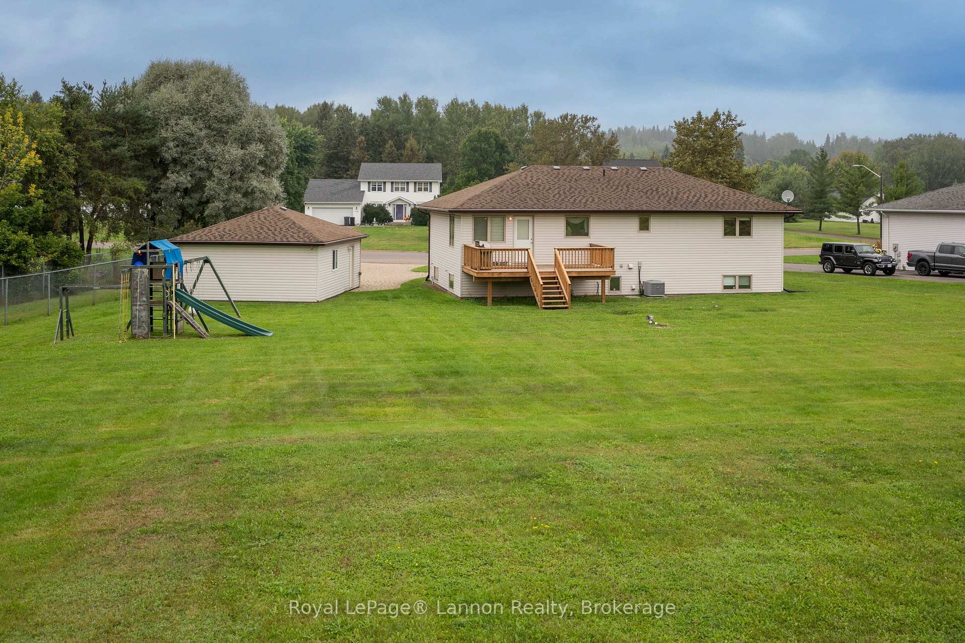 Photo 4 of 2196 Falconcrest Drive, Thunder Bay, Riverdale Road — HOMEH