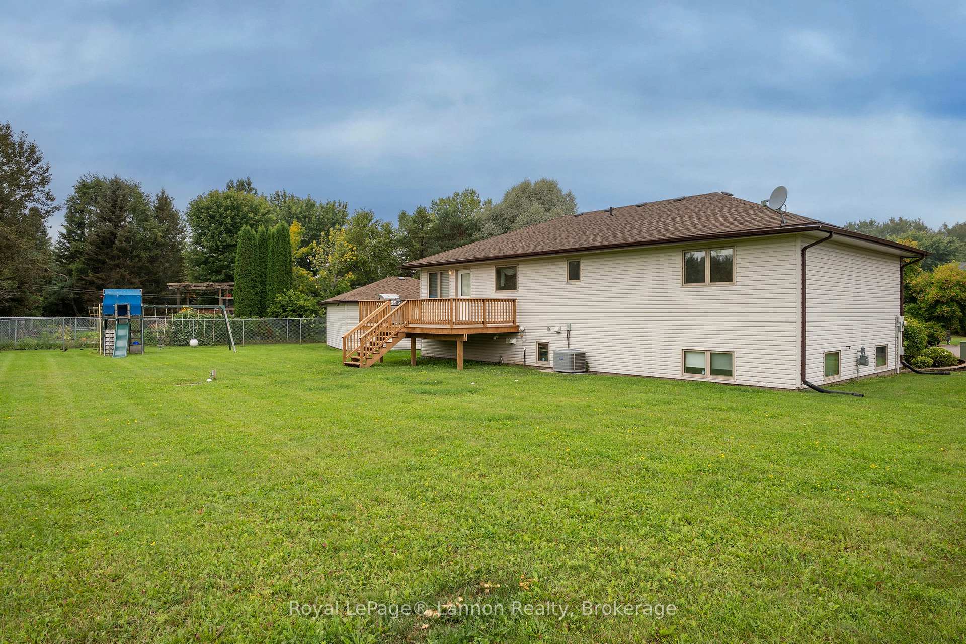 Photo 5 of 2196 Falconcrest Drive, Thunder Bay, Riverdale Road — HOMEH