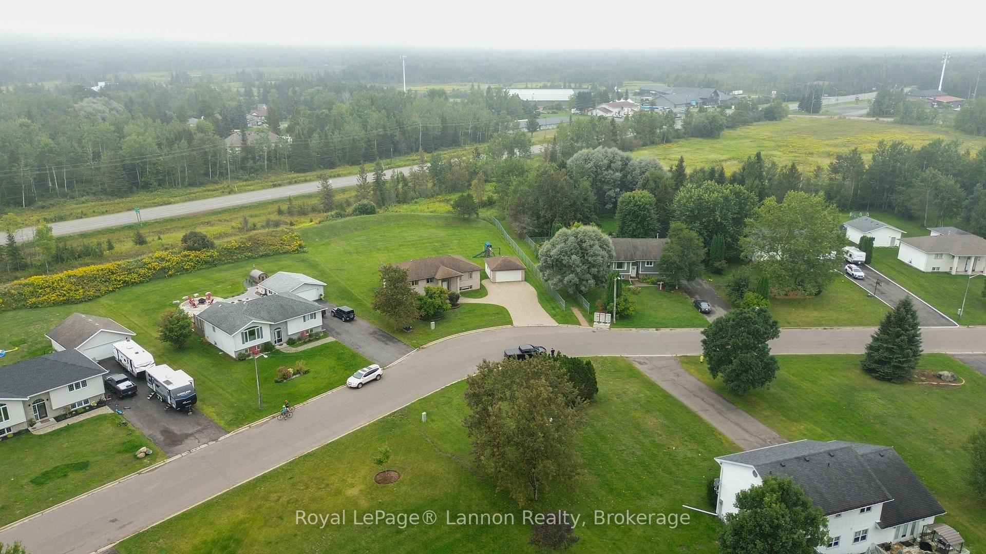 Photo 7 of 2196 Falconcrest Drive, Thunder Bay, Riverdale Road — HOMEH