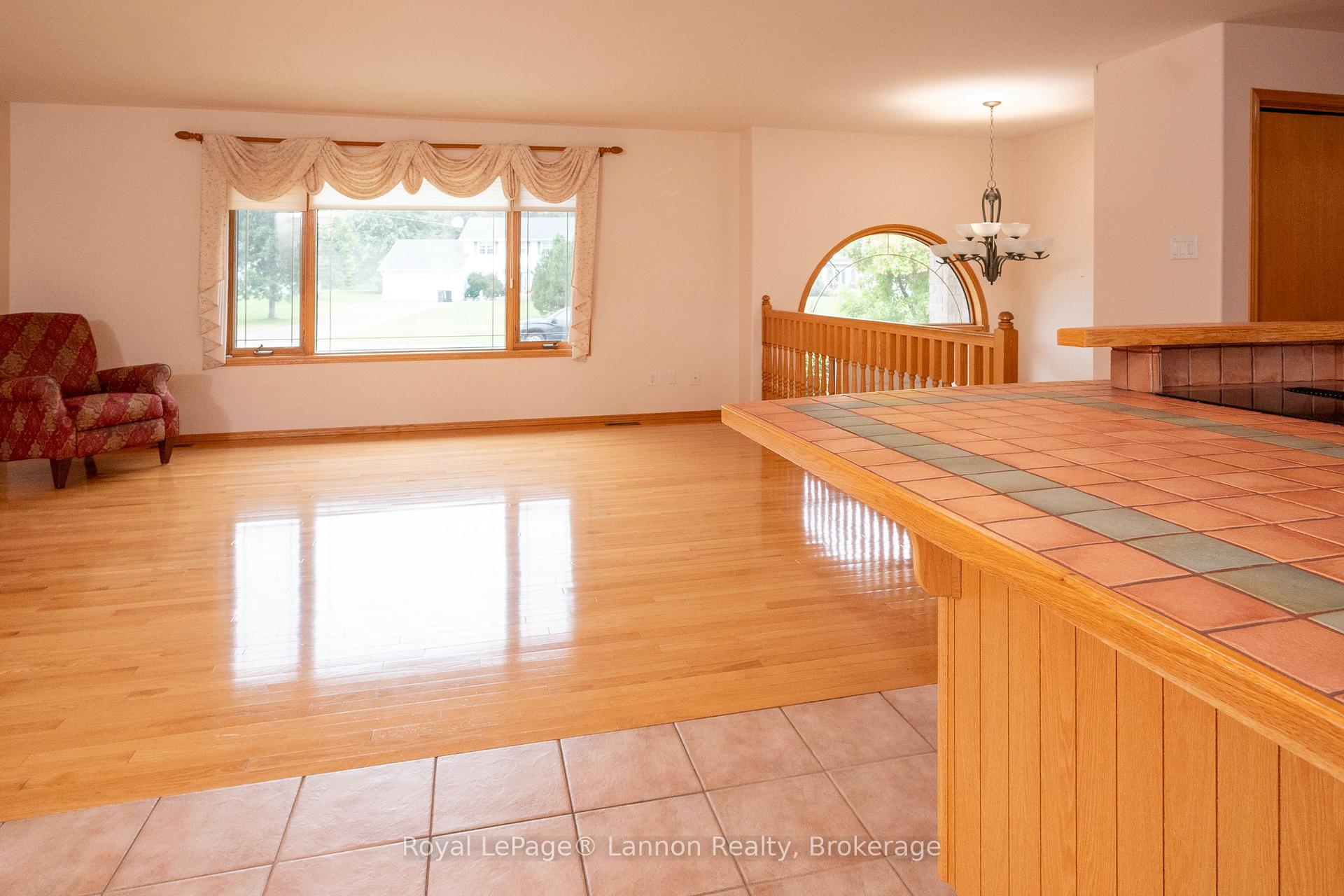 Photo 13 of 2196 Falconcrest Drive, Thunder Bay, Riverdale Road — HOMEH